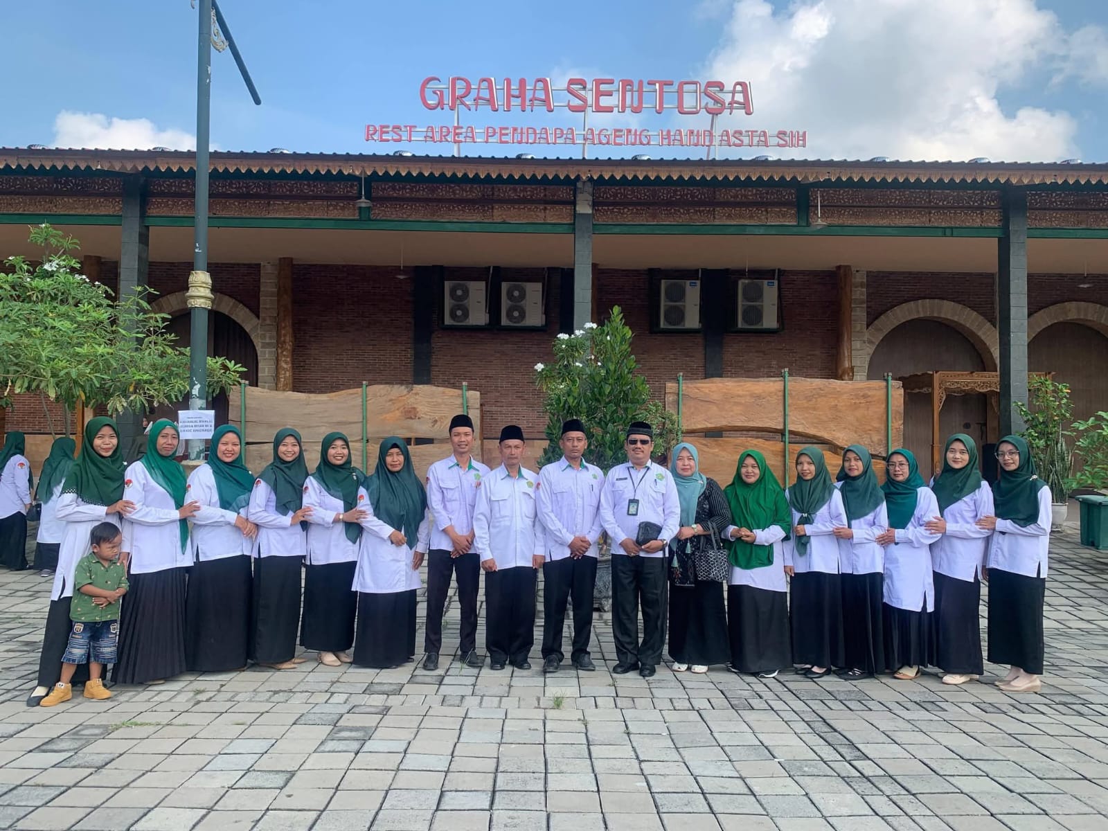  halal bihalal keluarga besar RA-MI se kecamatan ringinrejo kab kediri di graha sentosa